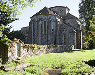 Centre des Monuments Nationaux <Br> Abbaye de Beaulieu en Rouergue